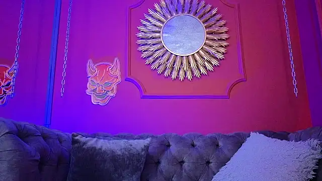 Julieta Russell online show from February 2026 12:01:01 PM