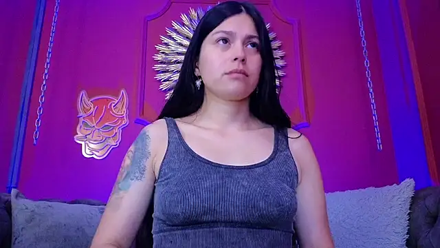 Julieta Russell online show from March 2026 12:20:01 PM