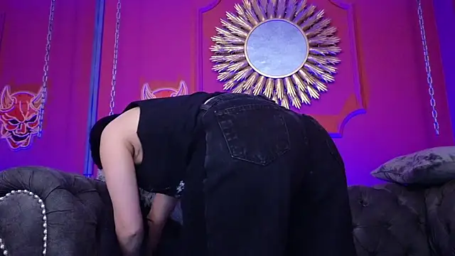 Julieta Russell online show from March 2026 12:05:01 PM