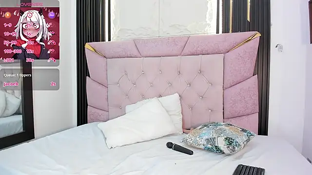 laurem-paulette online show from January 2025 07:18:01 PM