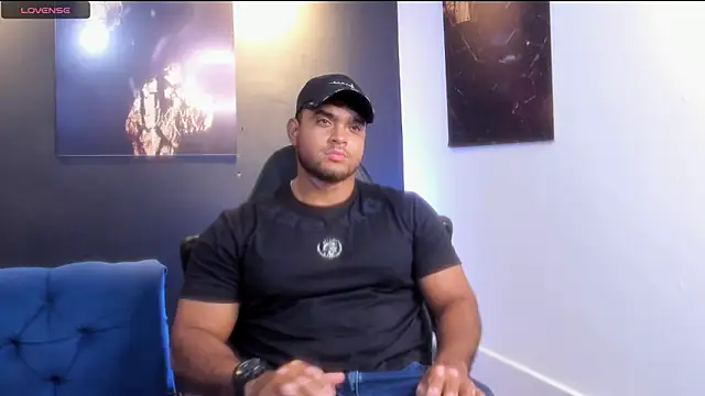 Big furry bear13 online show from November 2025 05:29:01 AM