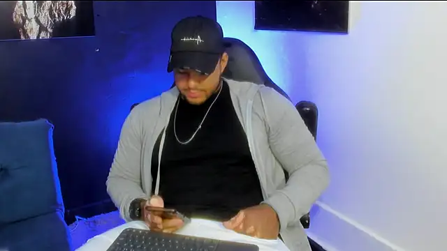 Big furry bear13 online show from November 2025 12:59:02 PM