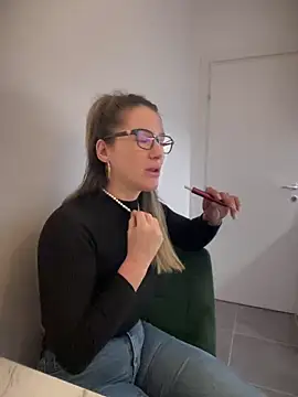 HotXMom online show from January 2025 04:23:01 AM