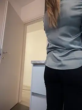 HotXMom online show from November 2025 11:58:01 AM