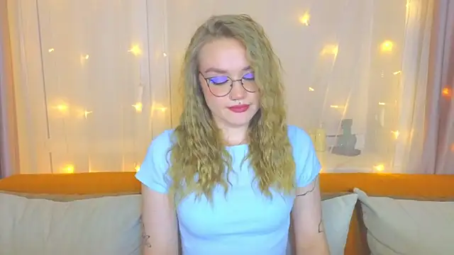 Aurora Golden1 online show from March 2025 06:07:01 PM