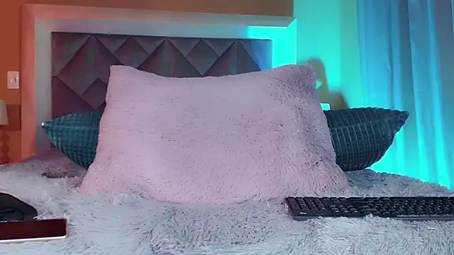 Ezraa1 online show from December 2024 01:06:01 PM