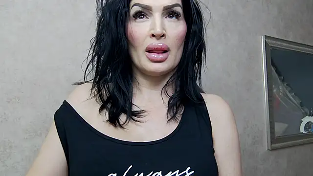 Snapshot of NicolleReyn chatting on February 2025 08:10:01 PM NicolleReyn online show from February 2025 08:10:01 PM