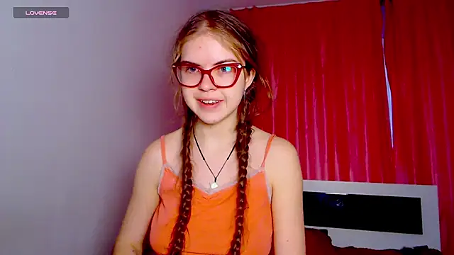 Snapshot of Sarah_HS chatting on January 2025 11:17:01 AM Sarah HS online show from January 2025 11:17:01 AM