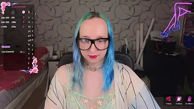 Snapshot of TheTrixy chatting on June 2026 04:28:02 PM TheTrixy online show from June 2026 04:28:02 PM