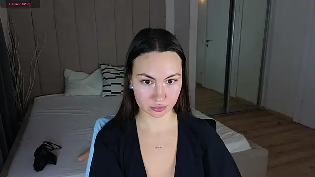 GIGI BENNET online show from December 2024 05:11:01 PM
