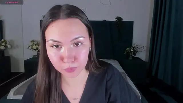 GIGI BENNET online show from December 2024 06:52:02 PM