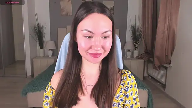 GIGI BENNET online show from December 2024 05:31:01 PM