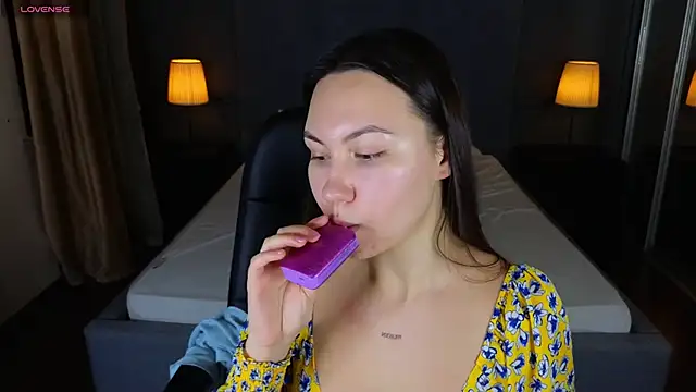 GIGI BENNET online show from December 2024 08:20:01 AM