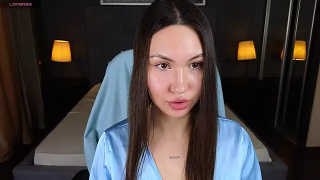 GIGI BENNET online show from February 2025 08:30:02 AM