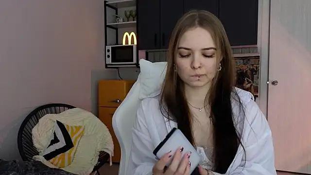 doll lol  online show from November 2025 05:59:01 PM