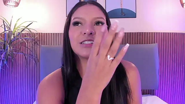 NicolleeEvanss online show from November 2025 12:33:01 PM