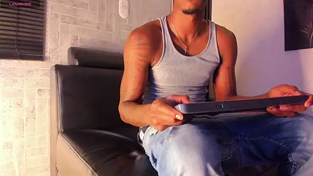 Snapshot of Lil_Curved chatting on September 2025 11:34:02 AM Lil Curved online show from September 2025 11:34:02 AM