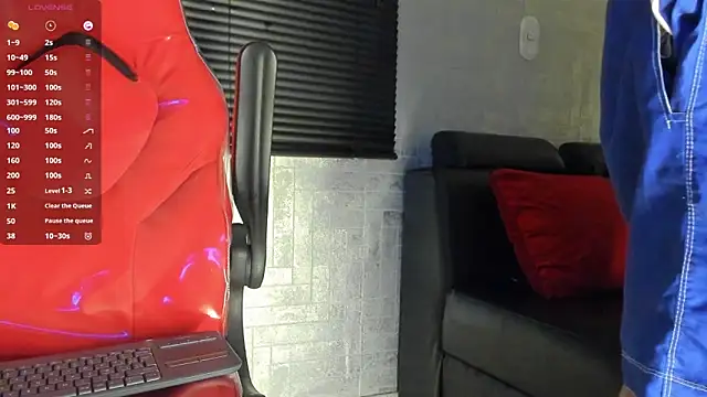 Snapshot of Lil_Curved chatting on October 2025 11:57:02 AM Lil Curved online show from October 2025 11:57:02 AM