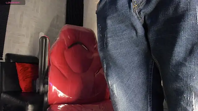 Snapshot of Lil_Curved chatting on October 2025 11:44:02 AM Lil Curved online show from October 2025 11:44:02 AM