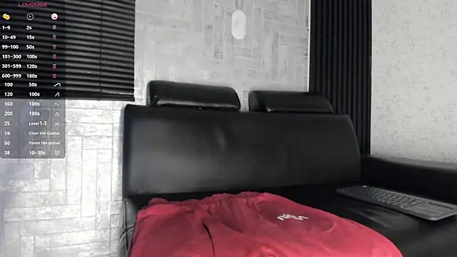 Snapshot of Lil_Curved chatting on October 2025 12:18:02 PM Lil Curved online show from October 2025 12:18:02 PM