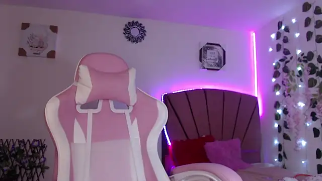 Snapshot of GabyVandriel chatting on December 2024 01:32:02 AM GabyVandriel online show from December 2024 01:32:02 AM