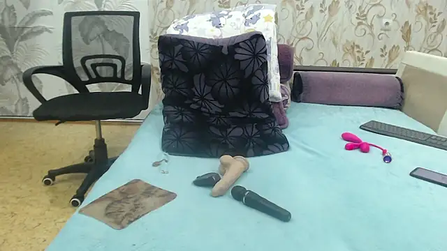 CamDiva113 online show from December 2024 06:28:01 PM