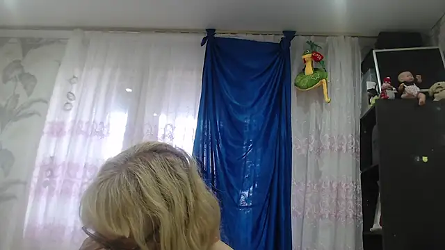 CamDiva113 online show from September 2025 12:10:02 PM