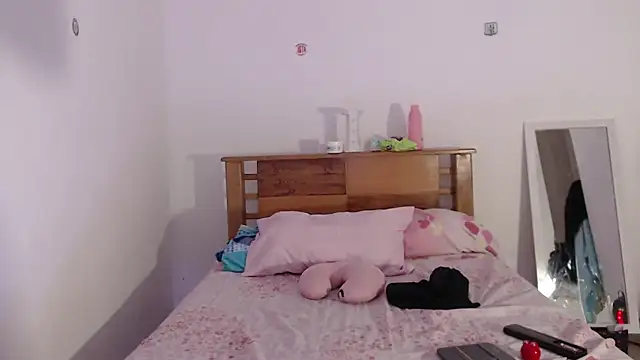  Camilla Castellar online show from March 2025 11:48:01 PM