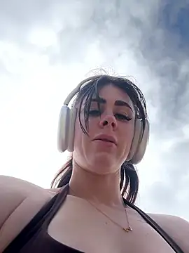 aus queen online show from November 2025 02:10:01 AM