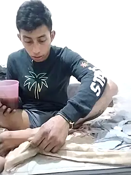 Flaquito pitudo online show from December 2024 06:32:02 AM