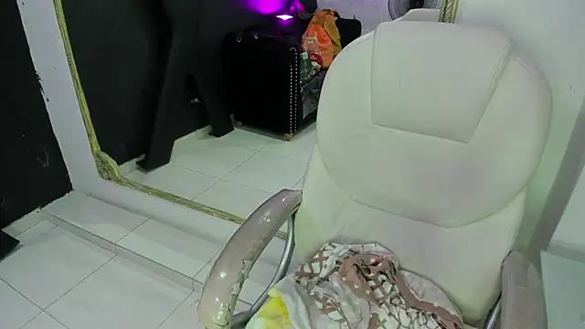 Snapshot of DarlingBDSM_ chatting on March 2025 01:04:02 PM DarlingBDSM online show from March 2025 01:04:02 PM