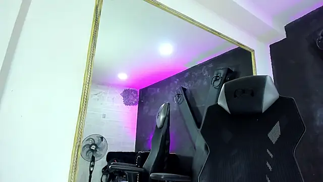 Snapshot of DarlingBDSM_ chatting on October 2025 01:45:02 PM DarlingBDSM online show from October 2025 01:45:02 PM