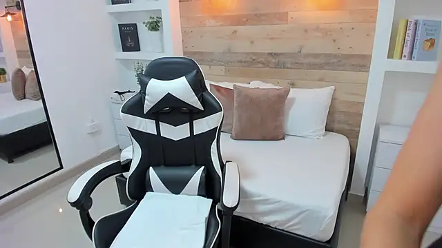 candy summer28 online show from November 2025 07:24:01 PM