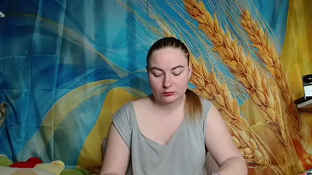 ElenaMaeer online show from May 2026 07:38:01 AM