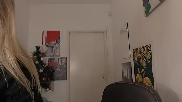 HeyDoraa online show from January 2025 03:21:01 PM