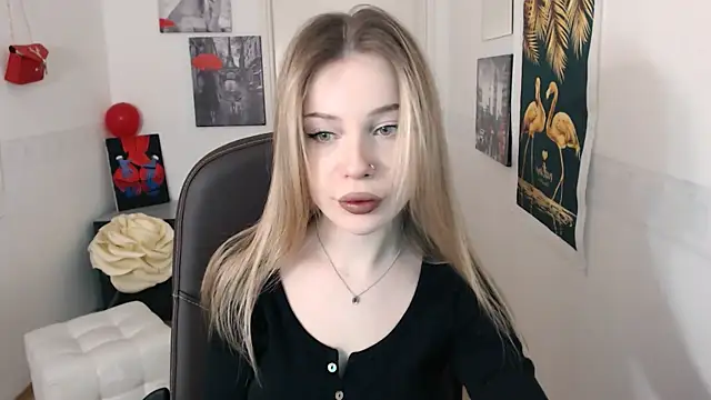 HeyDoraa online show from January 2025 01:45:02 PM