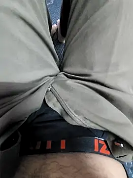 studboy1111 online show from December 2024 12:43:02 PM