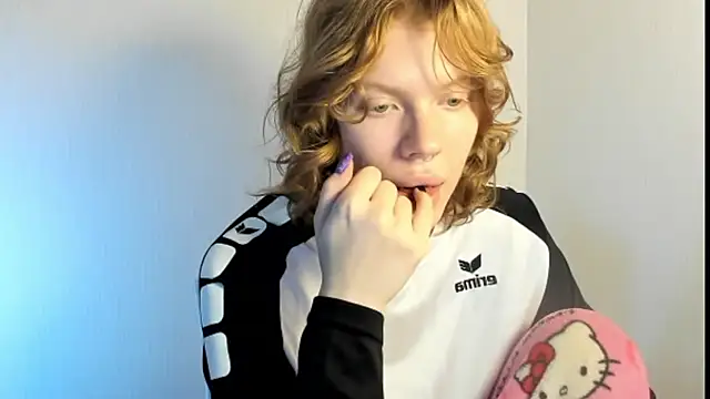 Snapshot of StellaDavis chatting on October 2025 08:15:01 AM StellaDavis online show from October 2025 08:15:01 AM