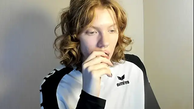 Snapshot of StellaDavis chatting on November 2025 09:09:01 AM StellaDavis online show from November 2025 09:09:01 AM