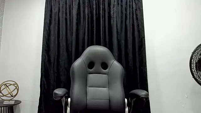 Snapshot of andrew_rose_ chatting on December 2024 02:06:01 PM andrew rose online show from December 2024 02:06:01 PM
