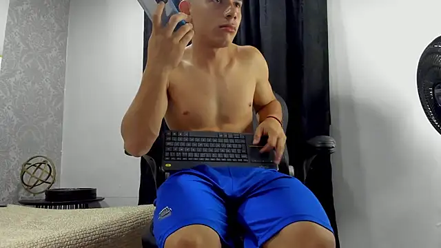 Snapshot of andrew_rose_ chatting on March 2025 12:45:01 PM andrew rose online show from March 2025 12:45:01 PM