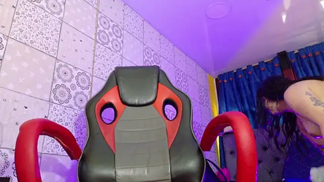 Lina23  online show from October 2025 12:52:02 PM