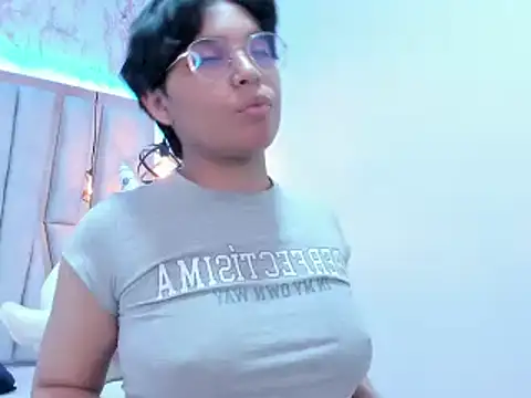 Snapshot of Emmapark_ chatting on February 2025 06:37:01 PM Emmapark  online show from February 2025 06:37:01 PM