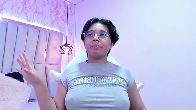 Snapshot of Emmapark_ chatting on March 2025 12:55:02 AM Emmapark  online show from March 2025 12:55:02 AM