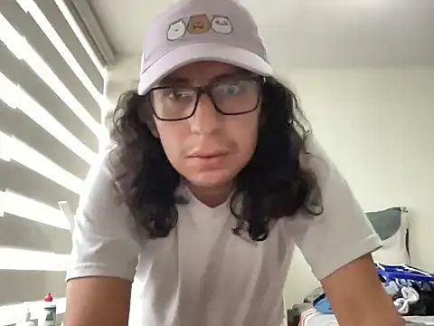 littlelatinhunter online show from November 2025 09:48:01 PM