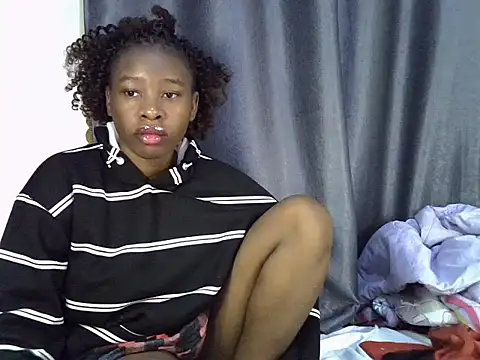 Snapshot of Novah_ chatting on July 2026 01:19:01 AM Novah online show from July 2026 01:19:01 AM