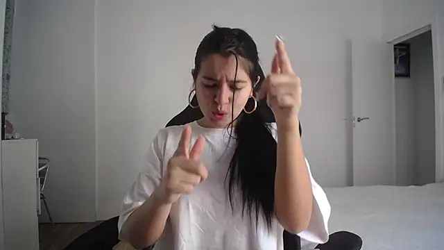 Contantin helena online show from January 2026 01:15:02 PM