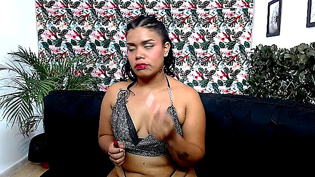 Snapshot of Wendy_Hot_ chatting on December 2024 04:32:02 AM Wendy Hot online show from December 2024 04:32:02 AM