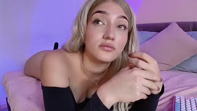 Giaa Ross online show from January 2025 06:00:01 PM