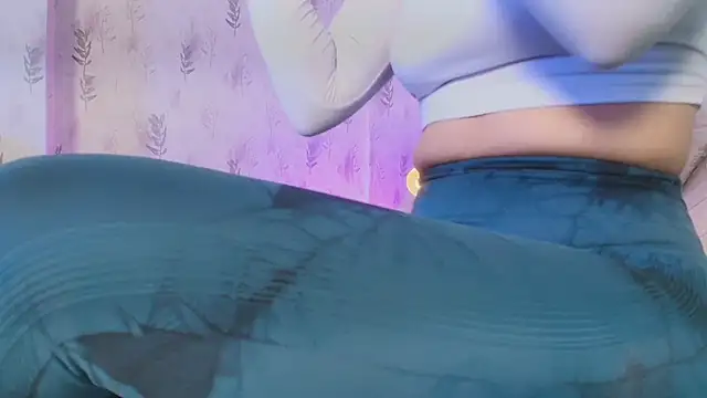 Giaa Ross online show from November 2025 12:49:02 PM